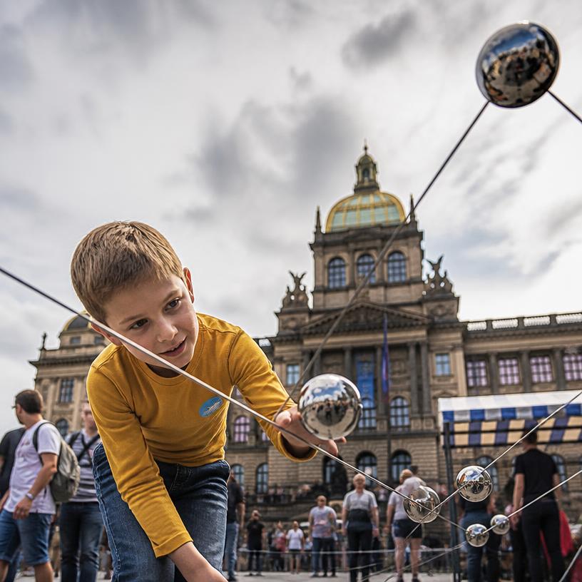 Gravitace: Hravá věda!